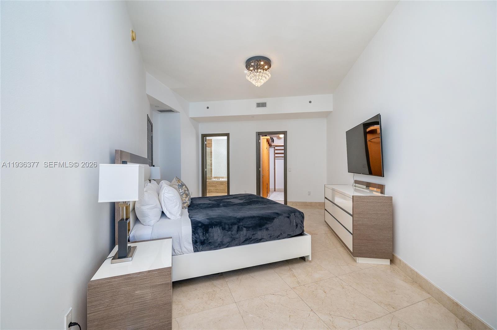 3807 3 / 3 2106 sq. ft. $ 2025-12-30 0 foto