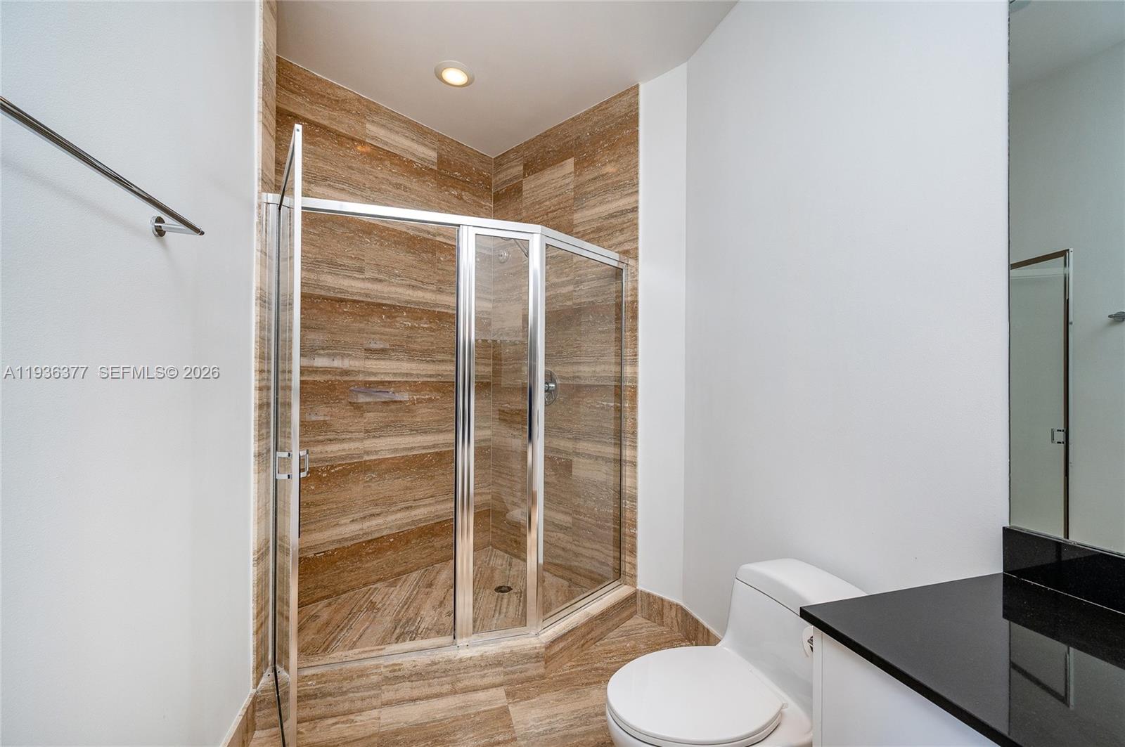 3807 3 / 3 2106 sq. ft. $ 2025-12-30 0 foto