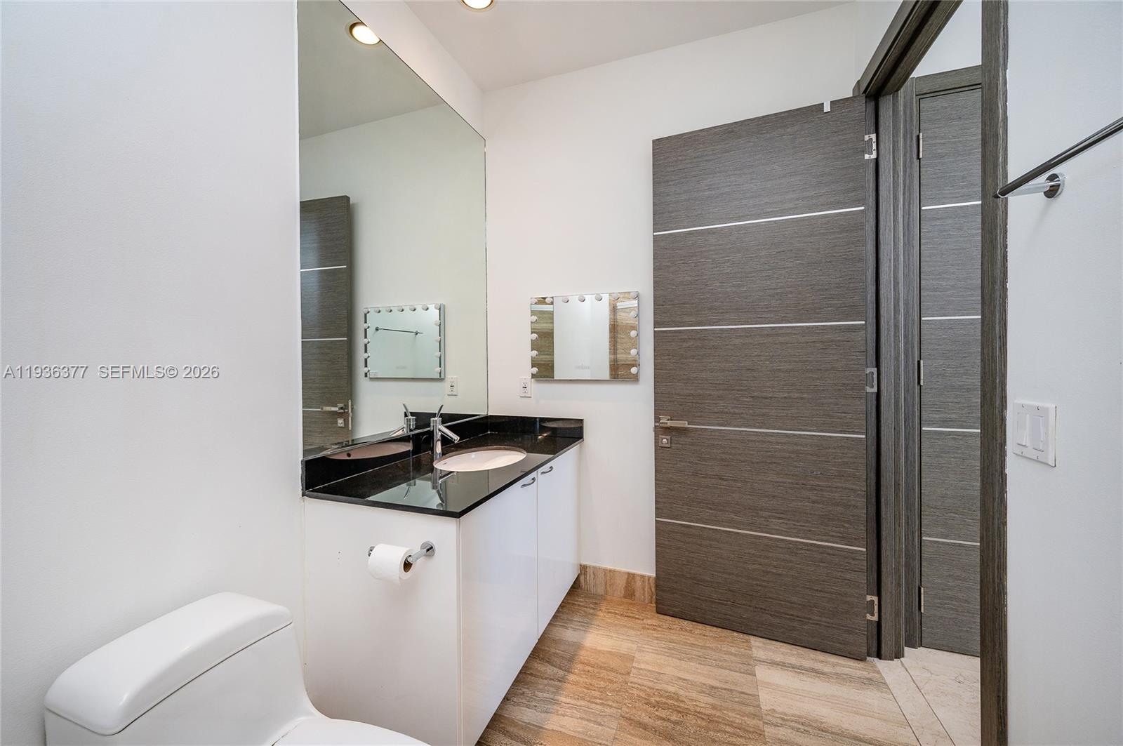 3807 3 / 3 2106 sq. ft. $ 2025-12-30 0 foto