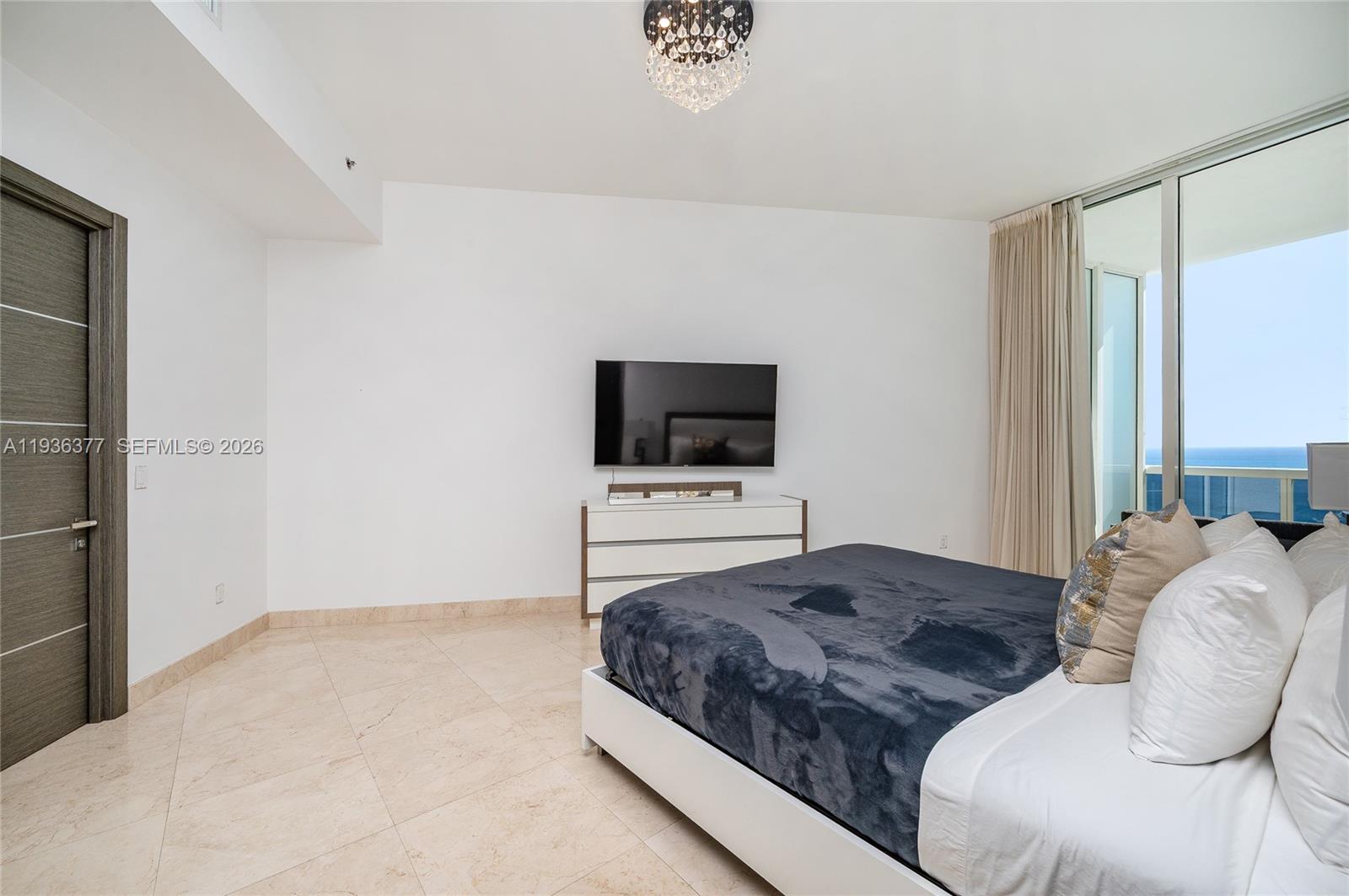 3807 3 / 3 2106 sq. ft. $ 2025-12-30 0 foto