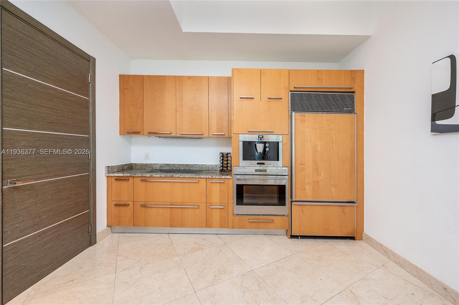 3807 3 / 3 2106 sq. ft. $ 2025-12-30 0 foto