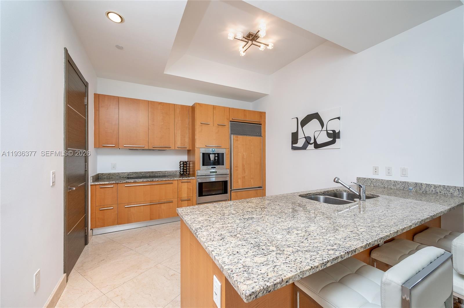 3807 3 / 3 2106 sq. ft. $ 2025-12-30 0 foto