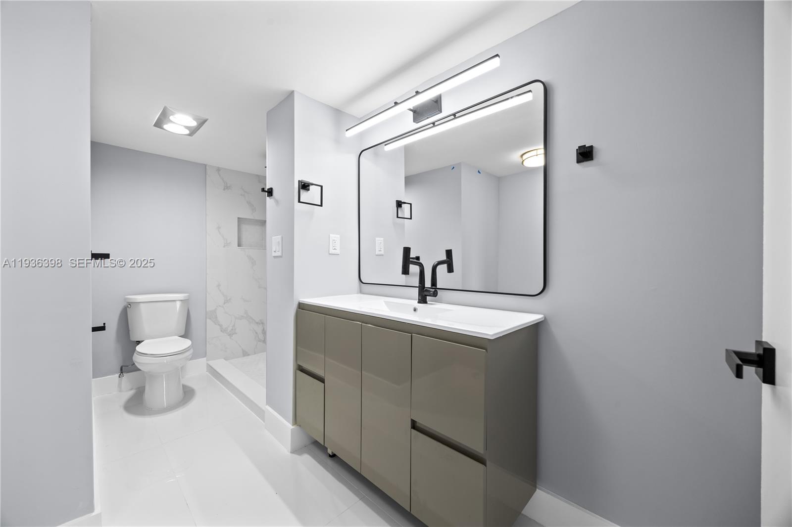 Photo of 20335 Country Club Dr  #1905, Aventura, Florida, 33180 - 