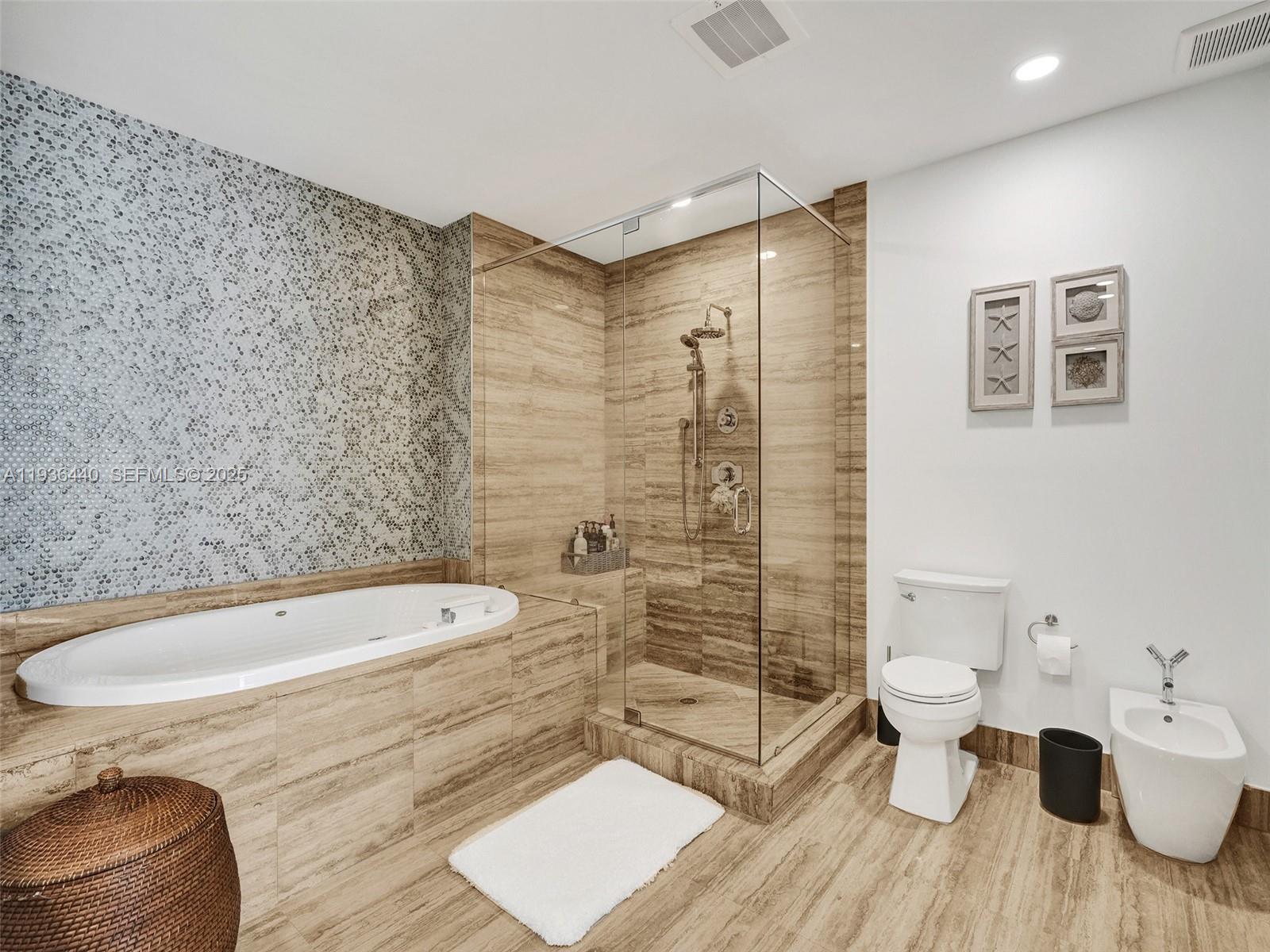 702 3 / 4 1979 sq. ft. $ 2025-12-30 0 foto