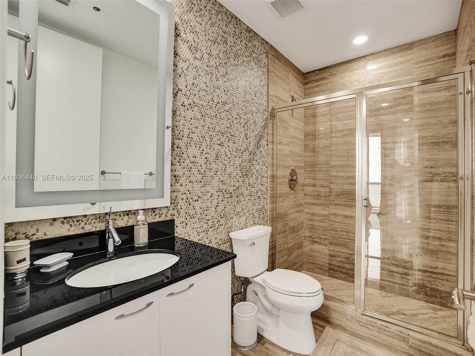 702 3 / 4 1979 sq. ft. $ 2025-12-30 0 foto