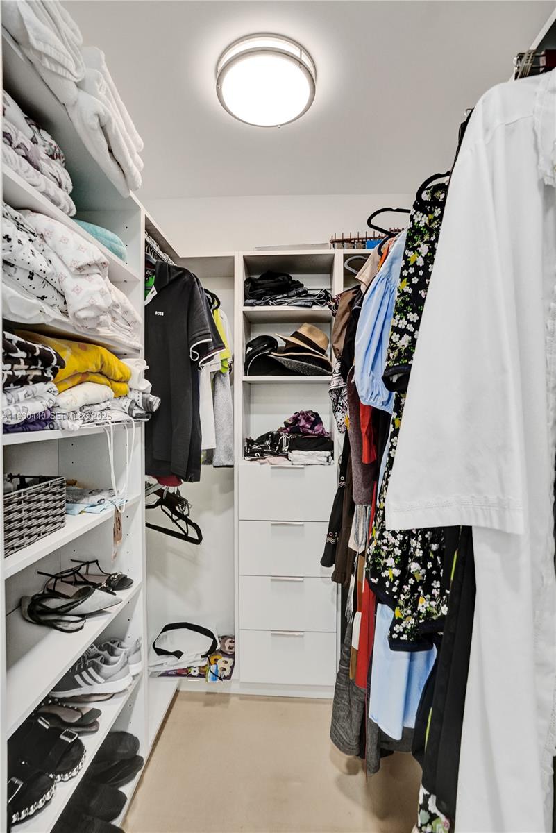 702 3 / 4 1979 sq. ft. $ 2025-12-30 0 foto