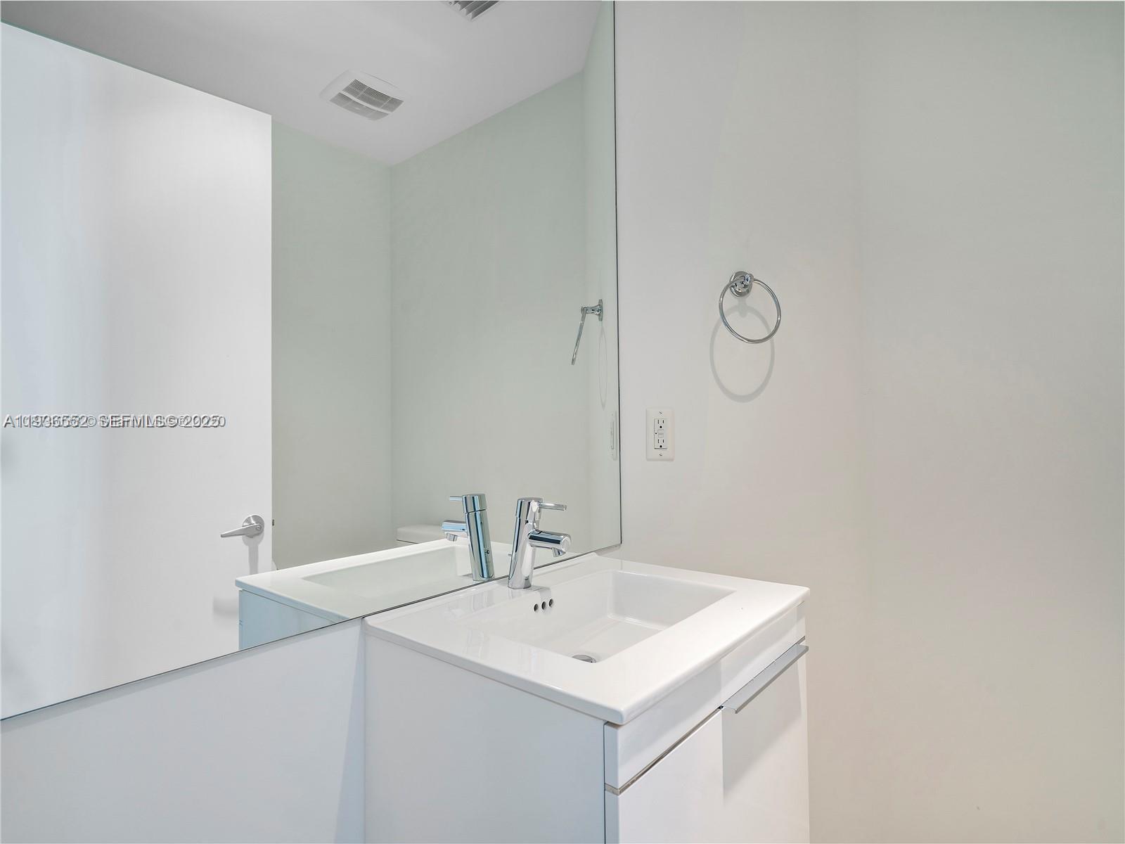 Photo of 17301 Biscayne Blvd #1105, North Miami Beach, Florida, 33160 -