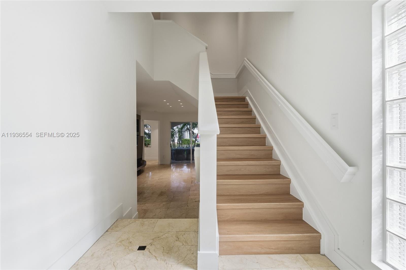 Photo of 3135 NE 211 ST  (3135), Aventura, Florida, 33180 - 