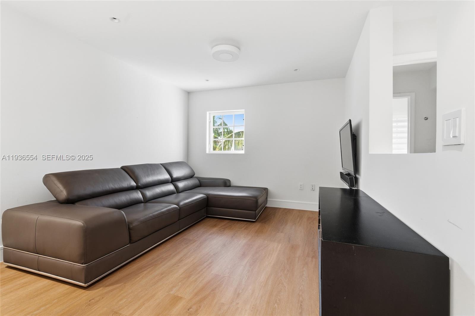 Photo of 3135 NE 211 ST  (3135), Aventura, Florida, 33180 - 