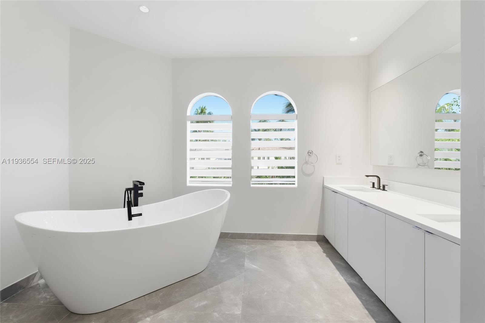 Photo of 3135 NE 211 ST  (3135), Aventura, Florida, 33180 - 