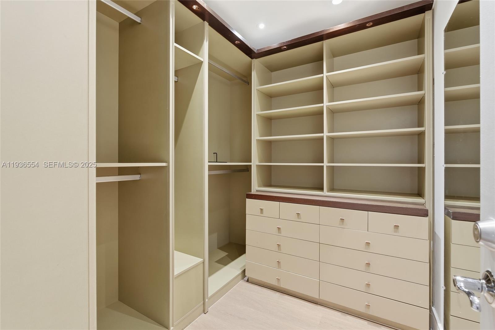 Photo of 3135 NE 211 ST  (3135), Aventura, Florida, 33180 - 