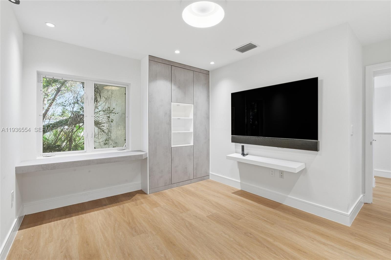 Photo of 3135 NE 211 ST  (3135), Aventura, Florida, 33180 - 