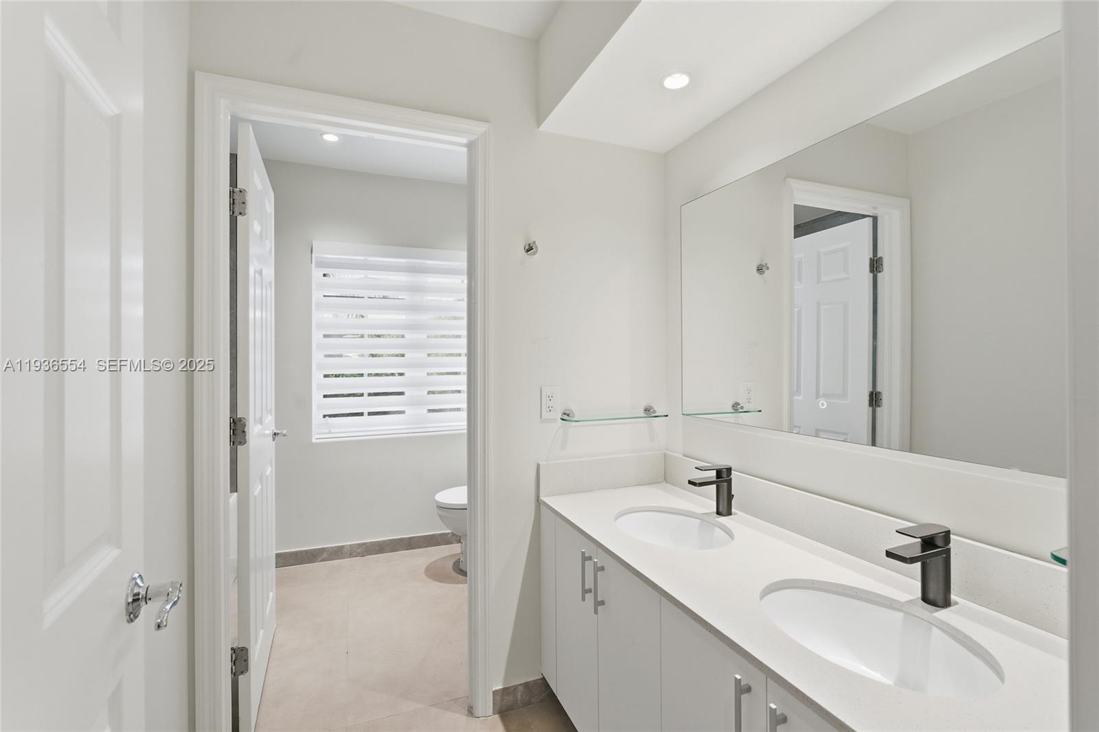 Photo of 3135 NE 211 ST  (3135), Aventura, Florida, 33180 - 