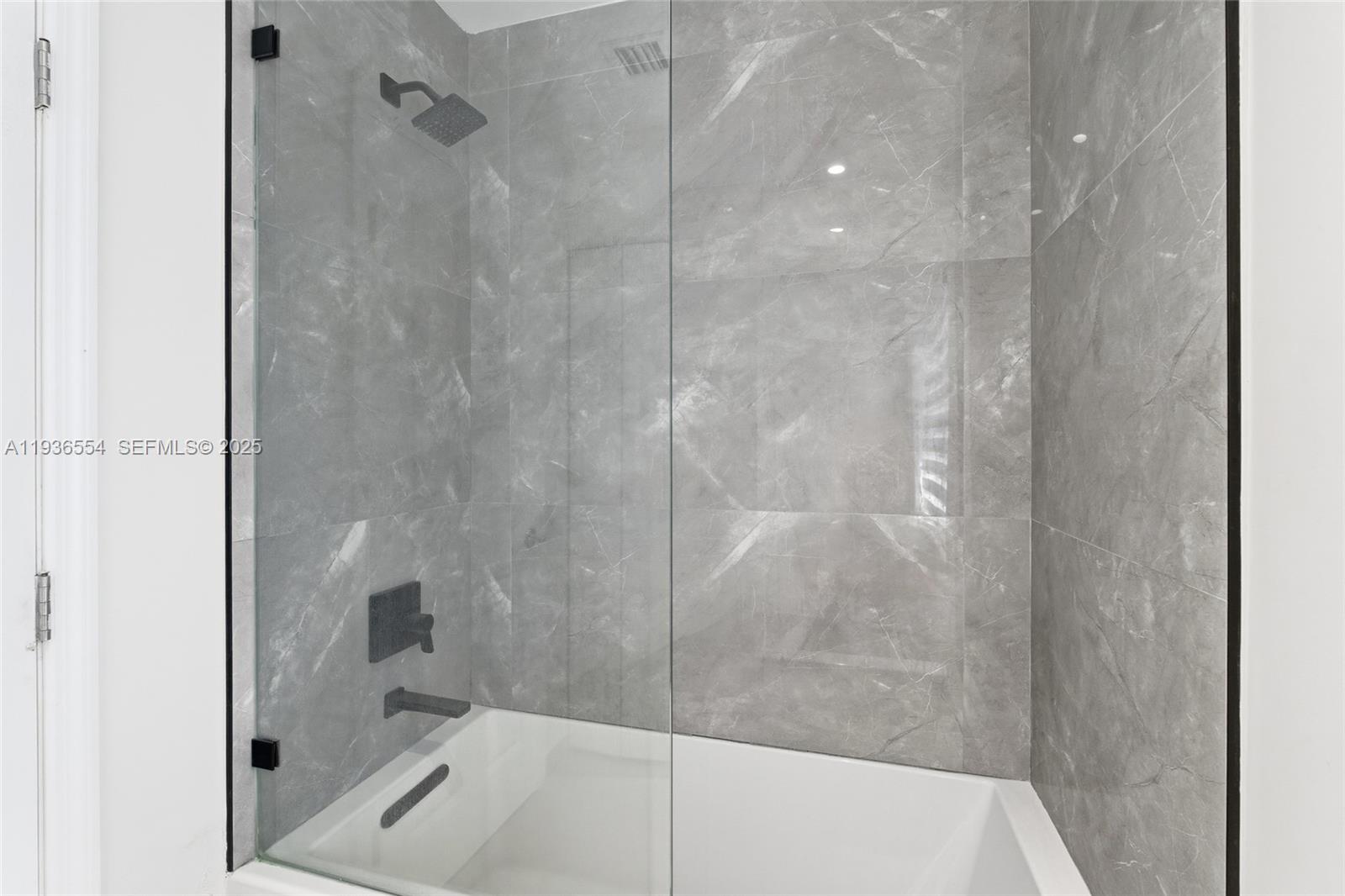 Photo of 3135 NE 211 ST  (3135), Aventura, Florida, 33180 - 