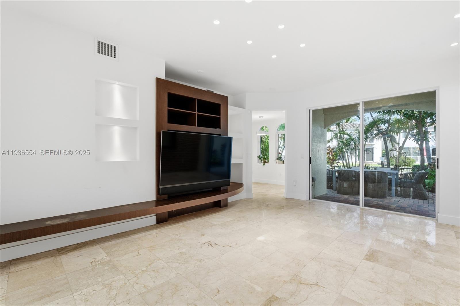 Photo of 3135 NE 211 ST  (3135), Aventura, Florida, 33180 - 