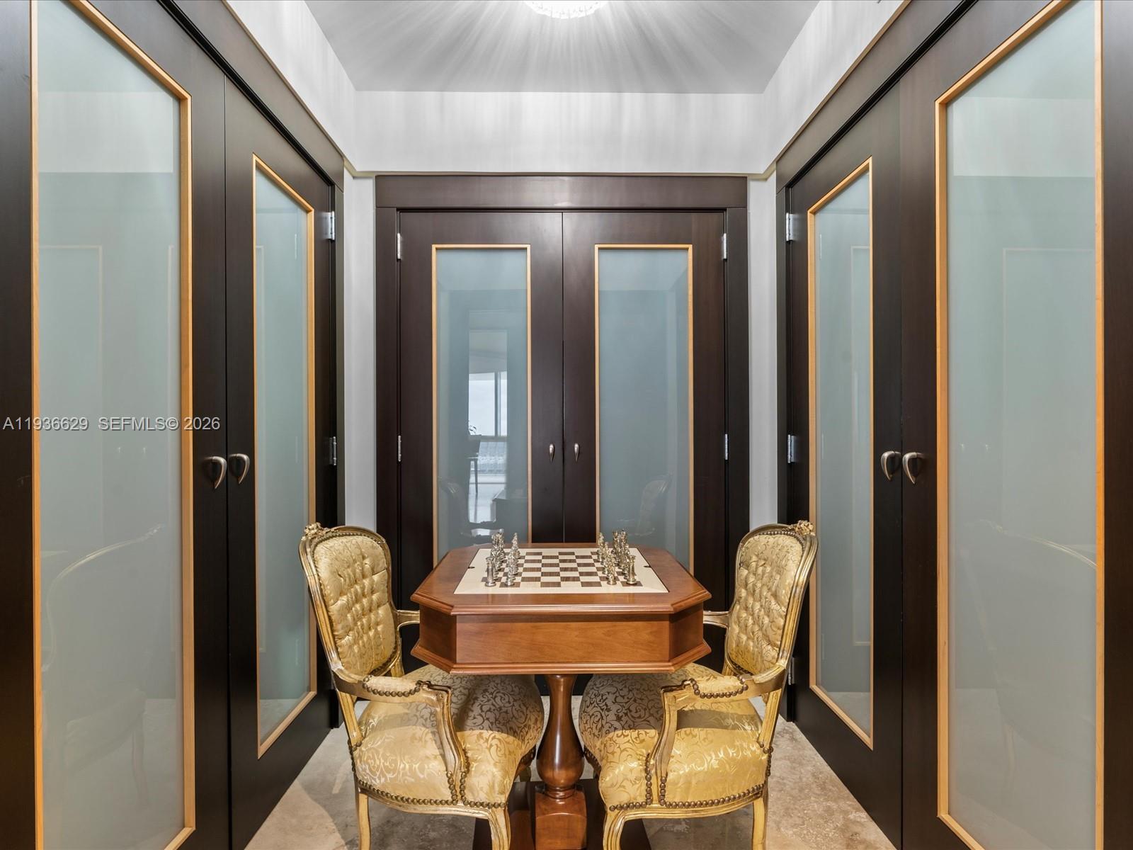 5101 3 / 4 3016 sq. ft. $ 2025-12-30 0 foto