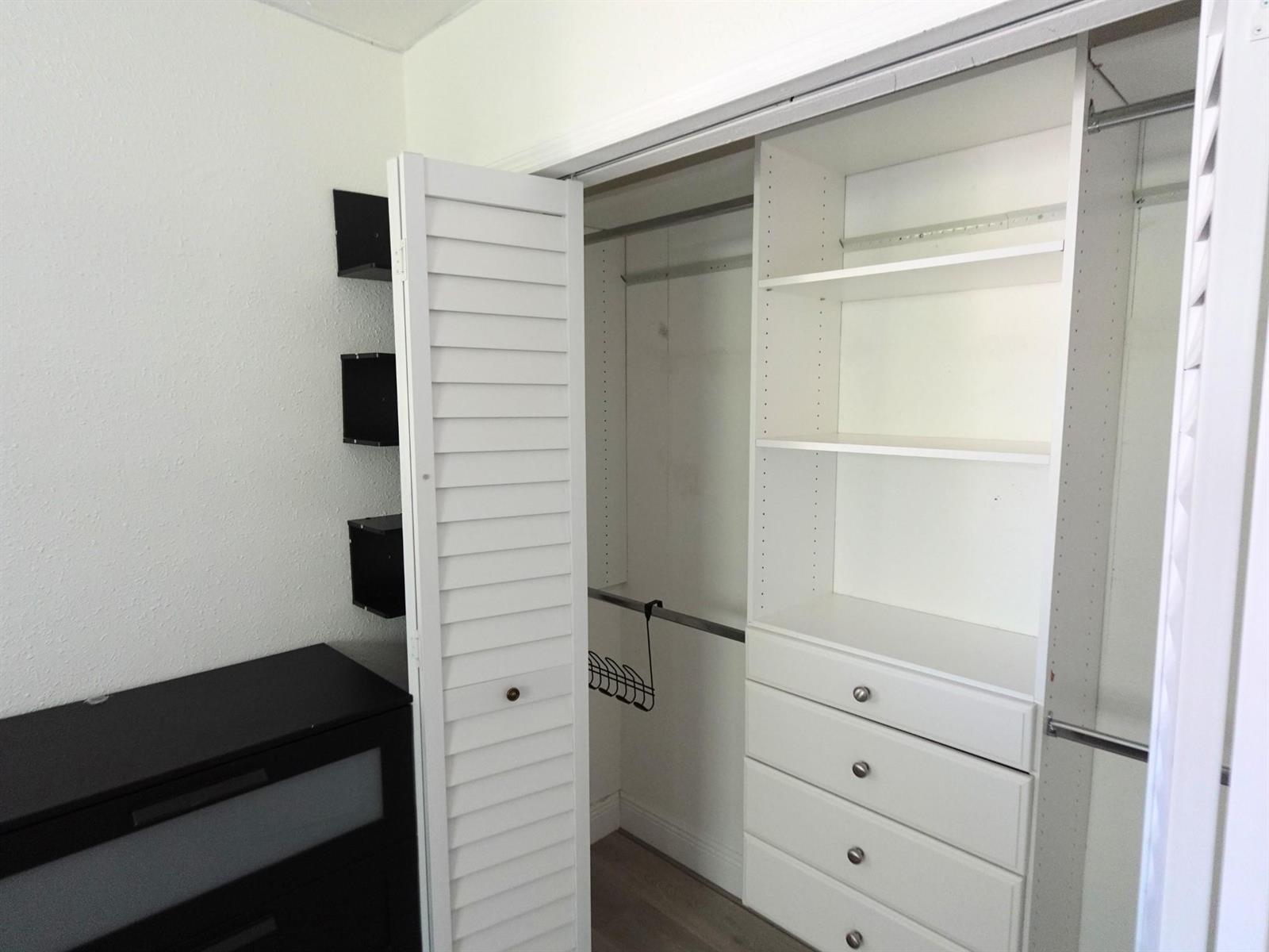 Ver detalles 4421 3 / 2 1368 sq. ft. $ 2026-06-22 0 foto