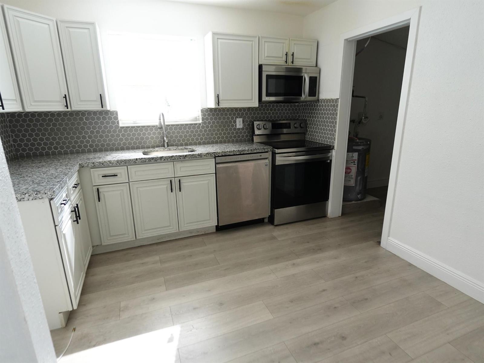 Ver detalles 4421 3 / 2 1368 sq. ft. $ 2026-06-22 0 foto