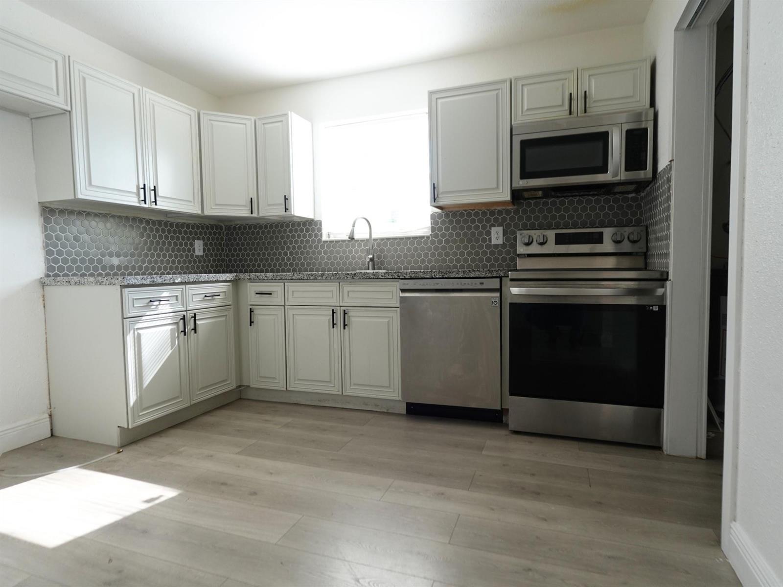 Ver detalles 4421 3 / 2 1368 sq. ft. $ 2026-06-22 0 foto