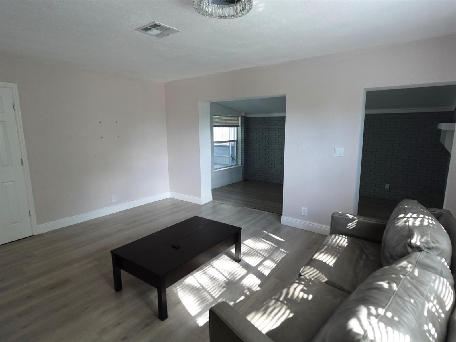 Ver detalles 4421 3 / 2 1368 sq. ft. $ 2026-06-22 0 foto