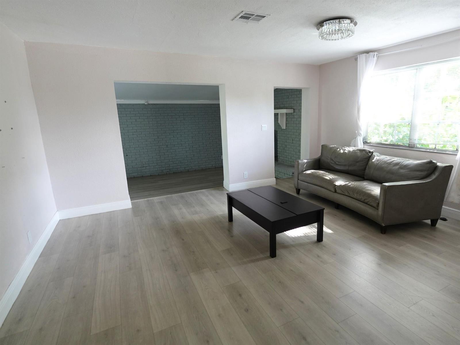 Ver detalles 4421 3 / 2 1368 sq. ft. $ 2026-06-22 0 foto
