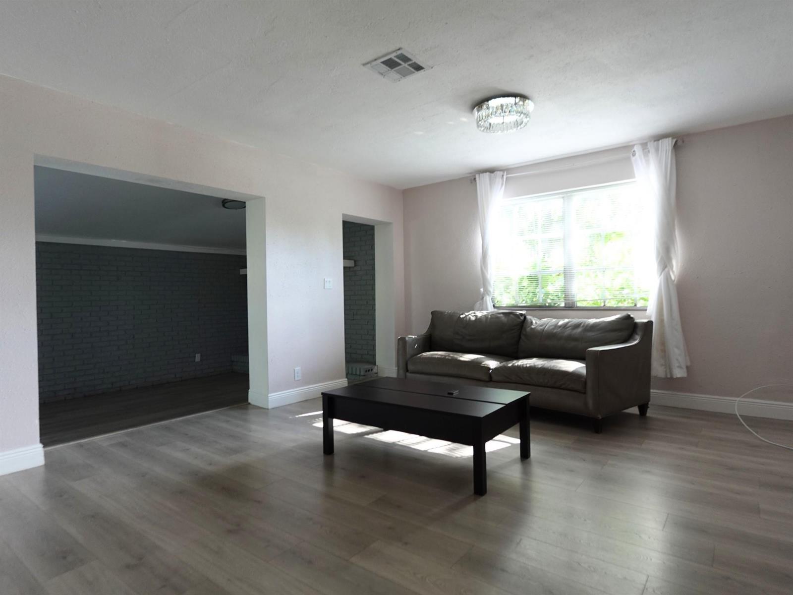 Ver detalles 4421 3 / 2 1368 sq. ft. $ 2026-06-22 0 foto