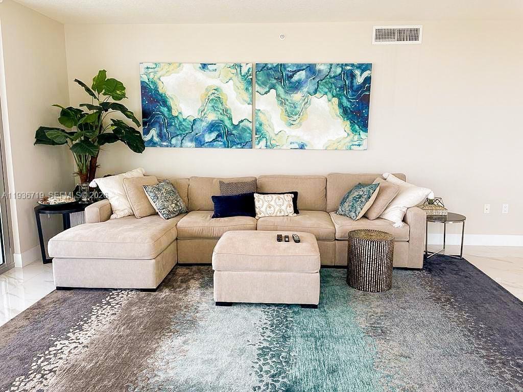 4-1407 3 / 4 1892 кв.футов $ 2025-12-30 0 Фото