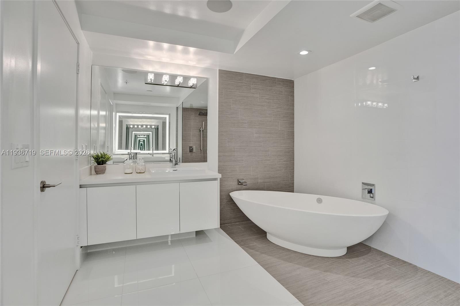 See details 4-1407 3 / 4 1892 sq. ft. $ 2025-12-30 0 Photo