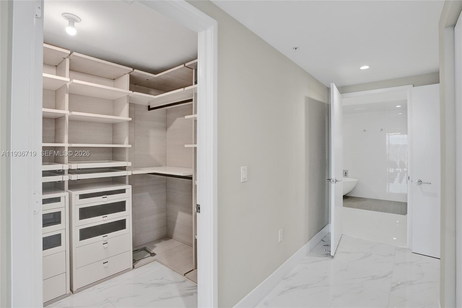 See details 4-1407 3 / 4 1892 sq. ft. $ 2025-12-30 0 Photo