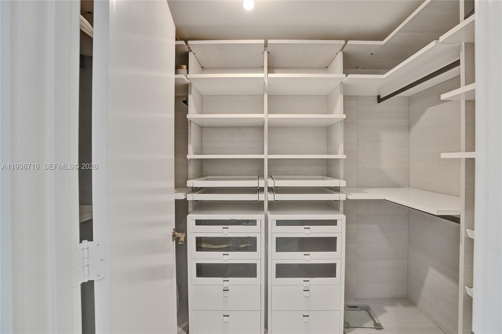 See details 4-1407 3 / 4 1892 sq. ft. $ 2025-12-30 0 Photo