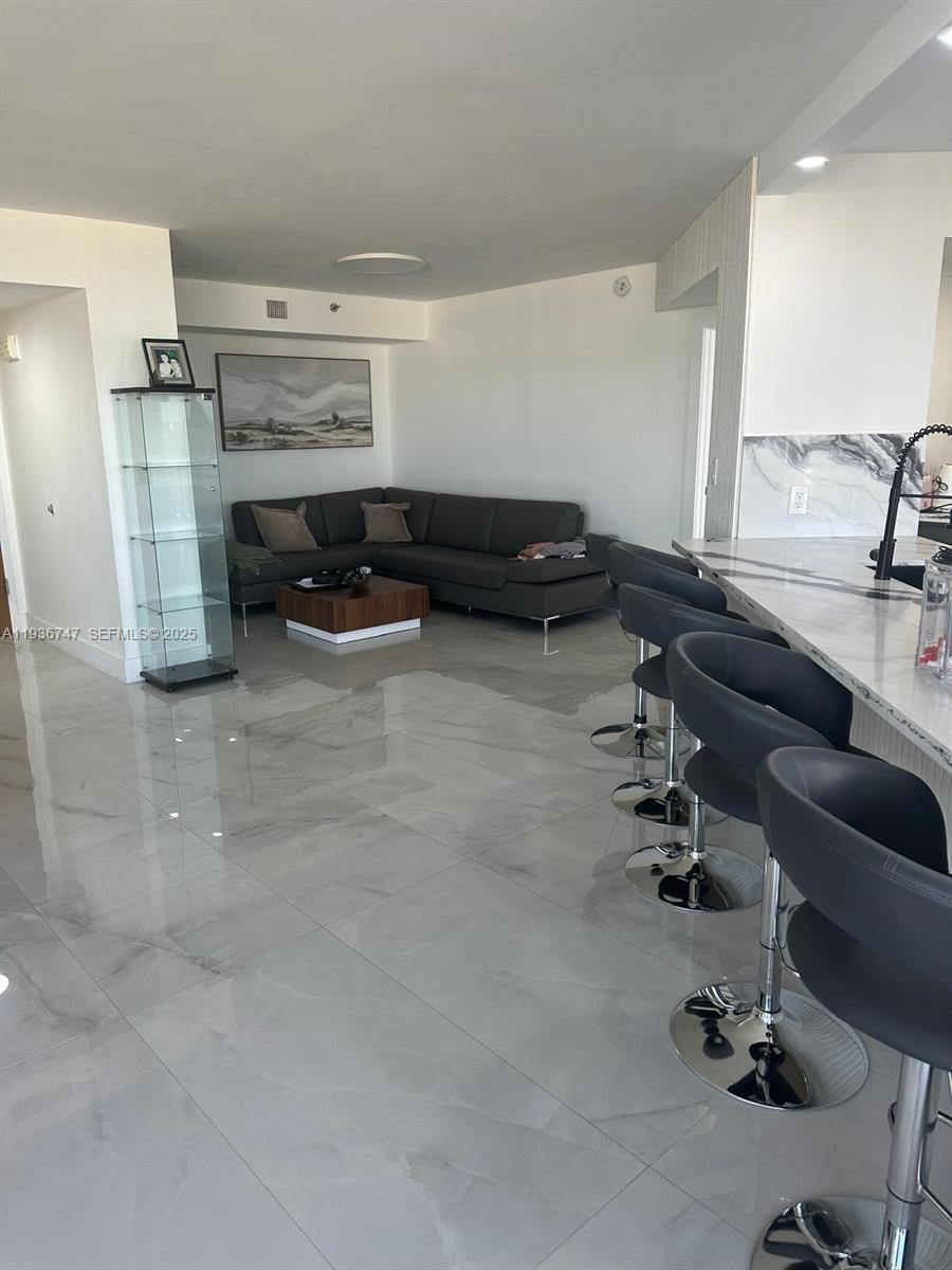 1710 2 / 2 1300 sq. ft. $ 2025-12-30 0 Photo