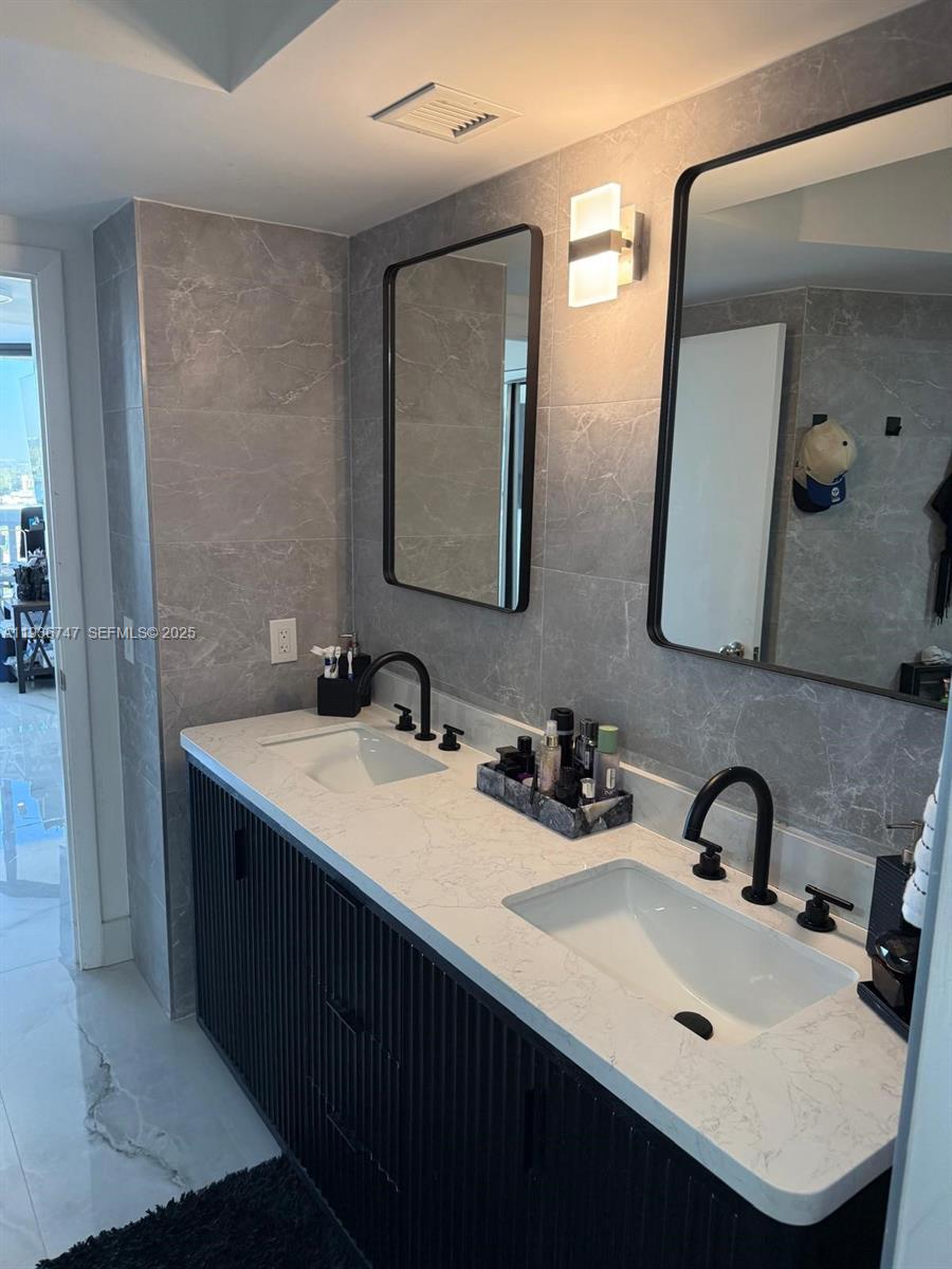 1710 2 / 2 1300 sq. ft. $ 2025-12-30 0 Photo