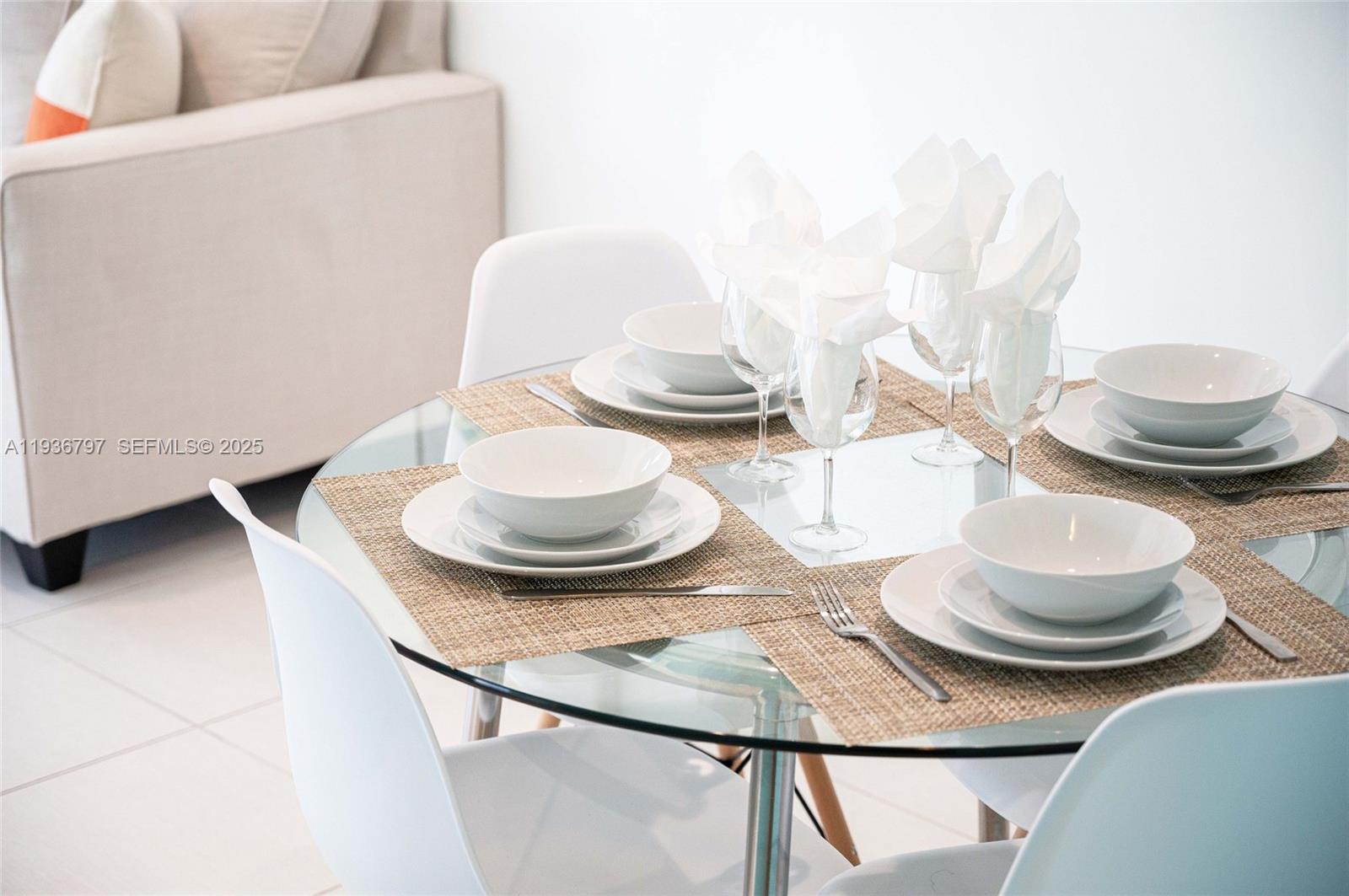 See details / 2972 sq. ft. $ 2025-12-31 0 Photo