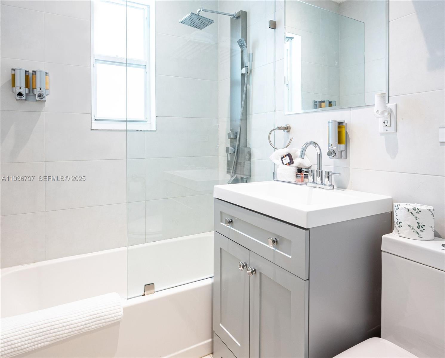 See details / 2972 sq. ft. $ 2025-12-31 0 Photo