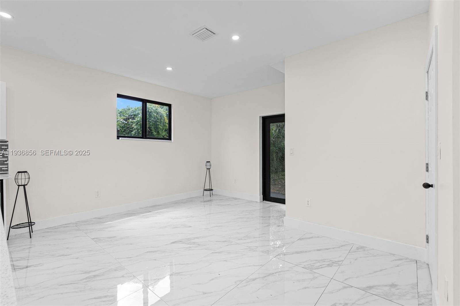 See details / sq. ft. $ 2025-12-31 0 Photo