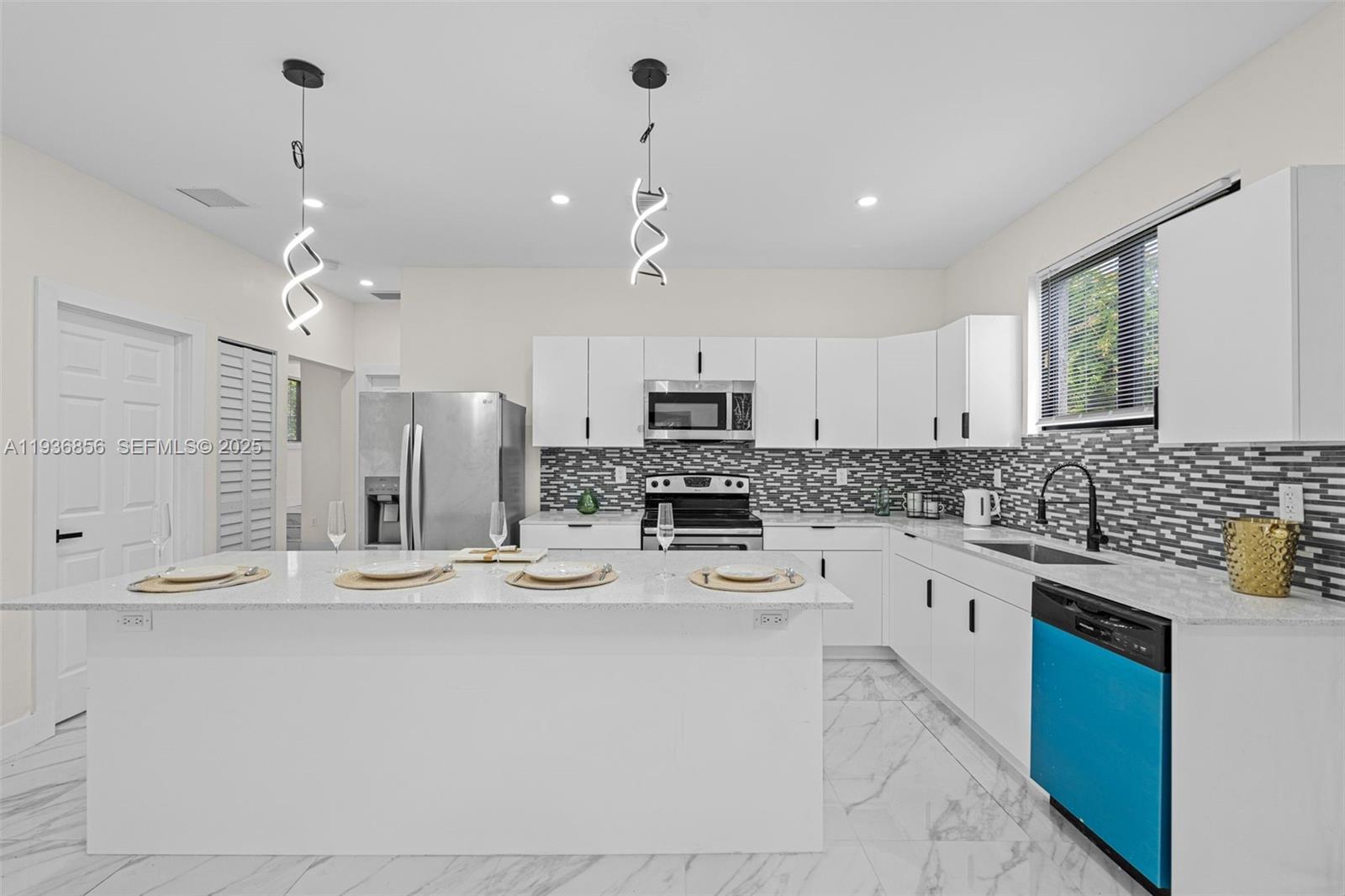 See details / sq. ft. $ 2025-12-31 0 Photo