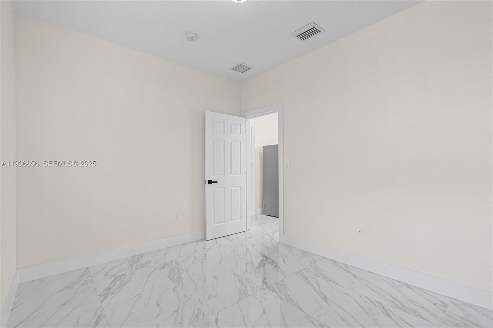 See details / sq. ft. $ 2025-12-31 0 Photo