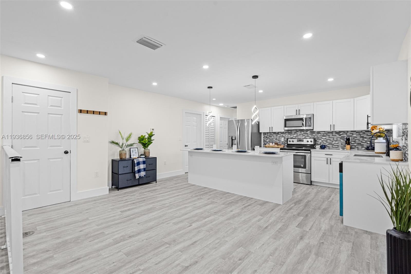 See details / sq. ft. $ 2025-12-31 0 Photo