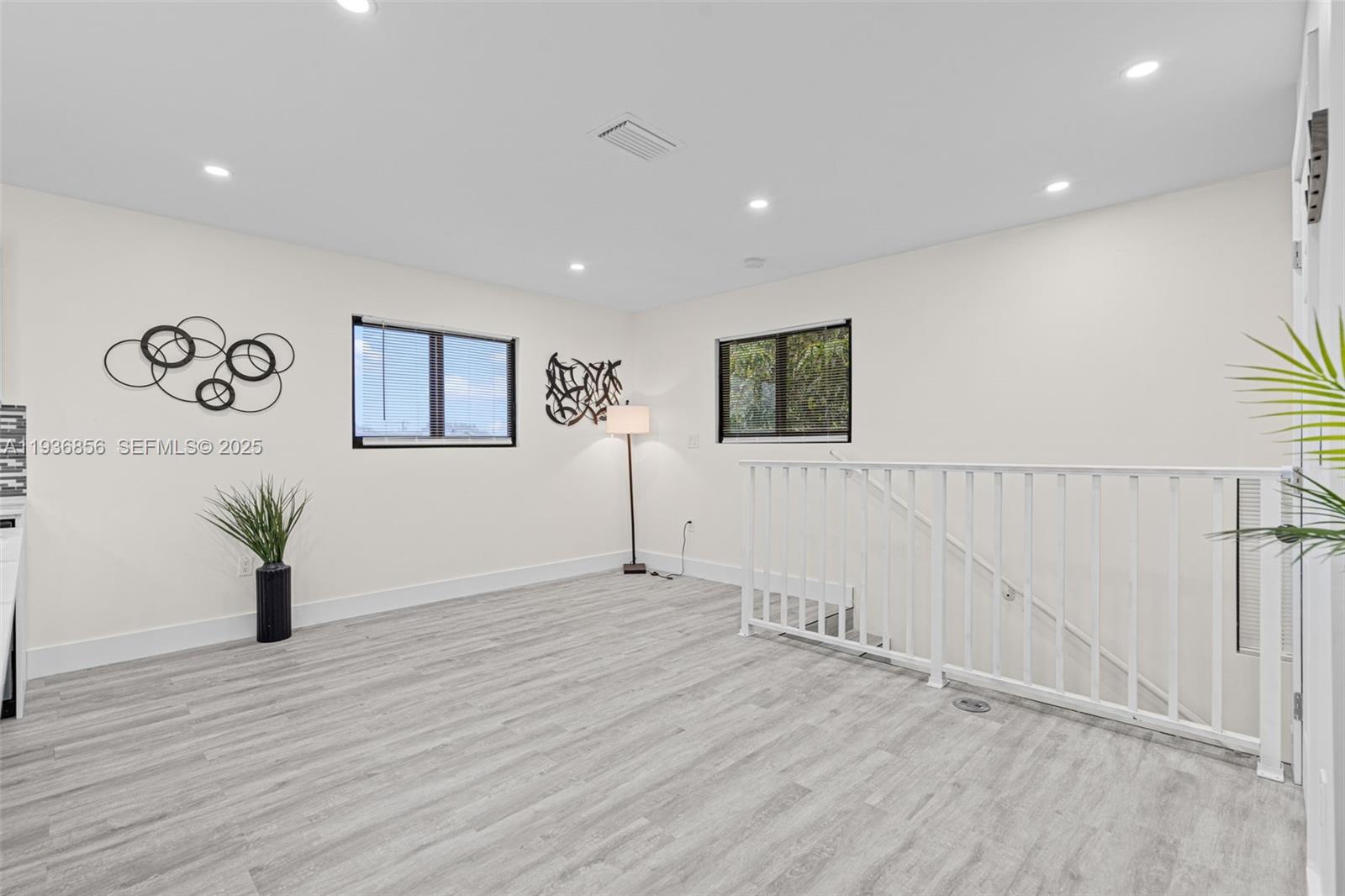 See details / sq. ft. $ 2025-12-31 0 Photo