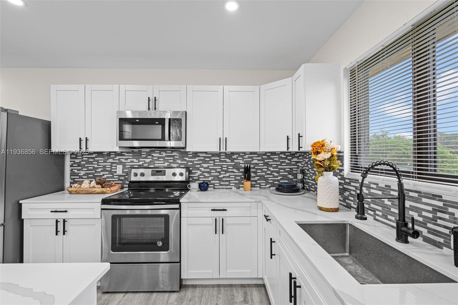 See details / sq. ft. $ 2025-12-31 0 Photo