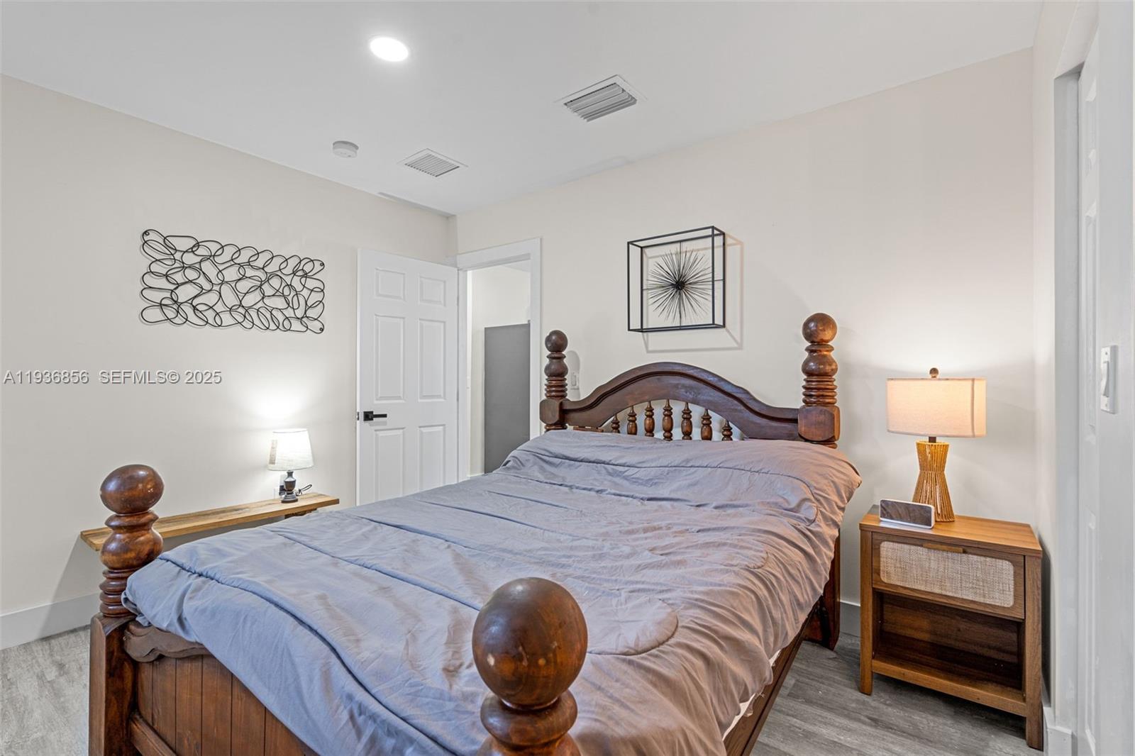 See details / sq. ft. $ 2025-12-31 0 Photo