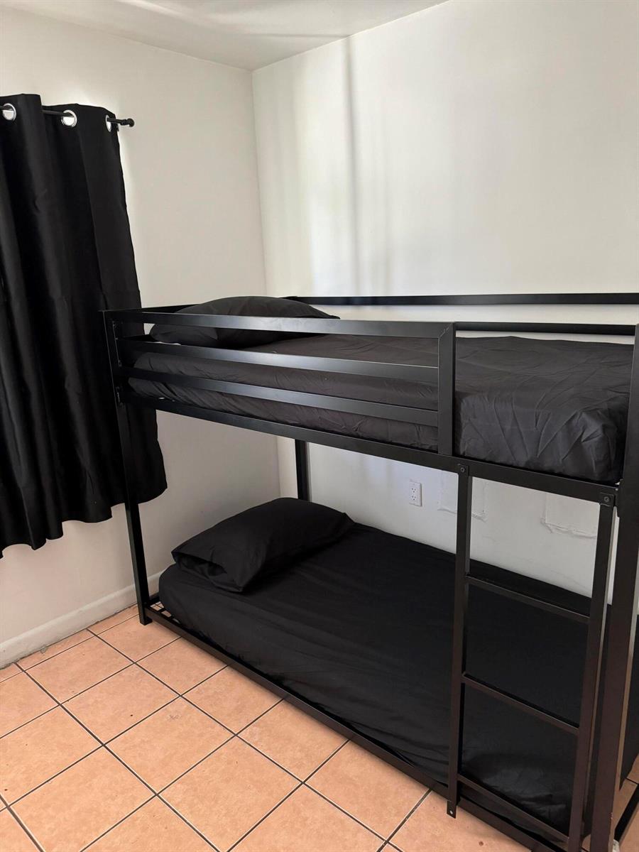 Ver detalles A / 2 1365 sq. ft. $ 2026-06-03 0 foto