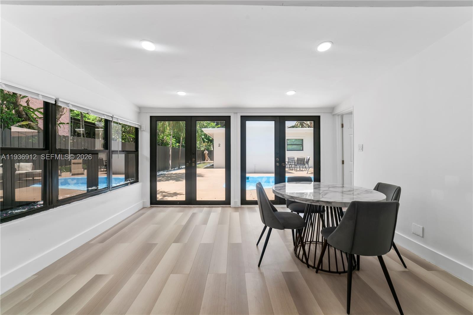   /  2886 кв.футов $ 2025-12-31 0 Фото