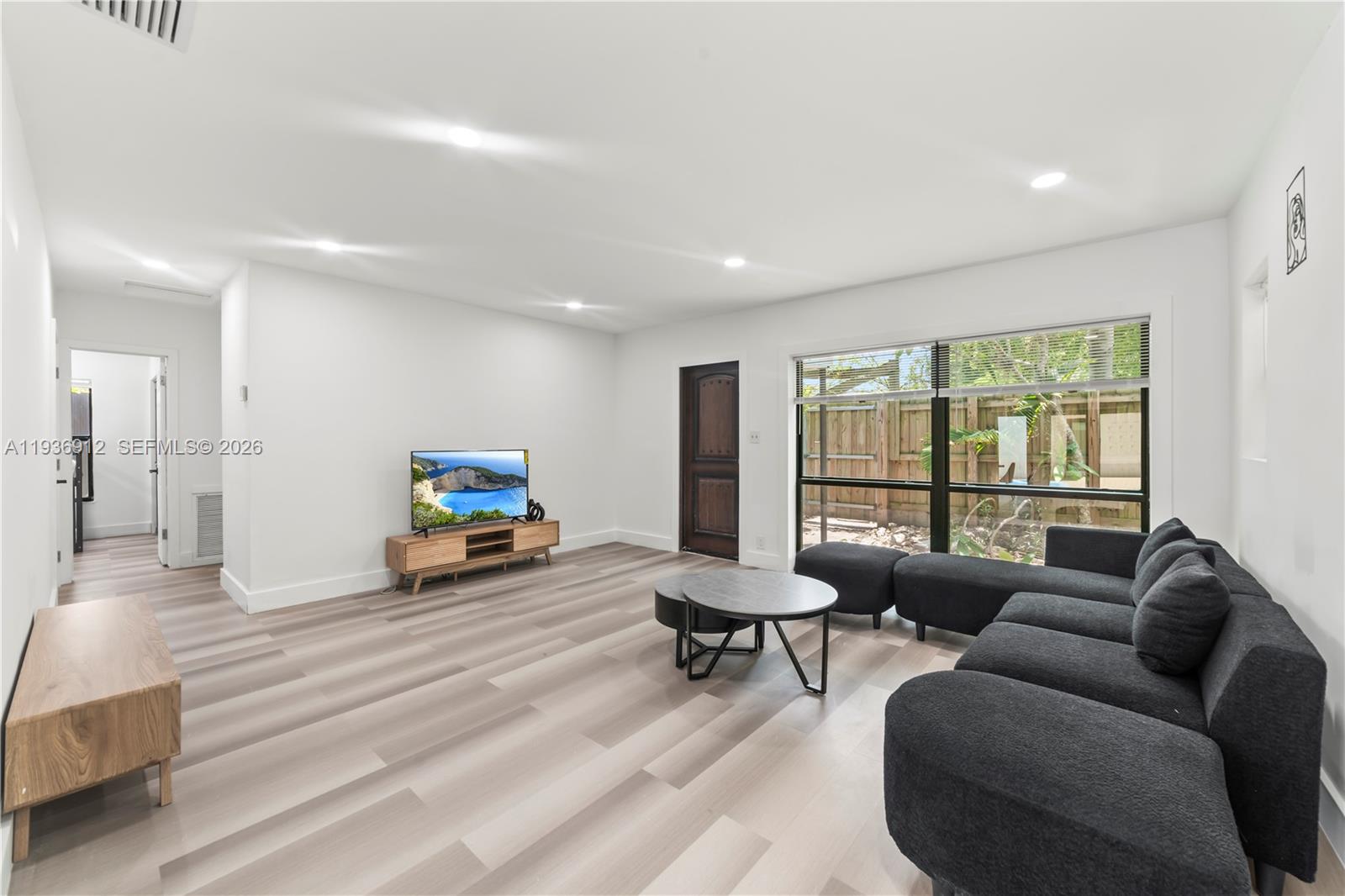   /  2886 кв.футов $ 2025-12-31 0 Фото