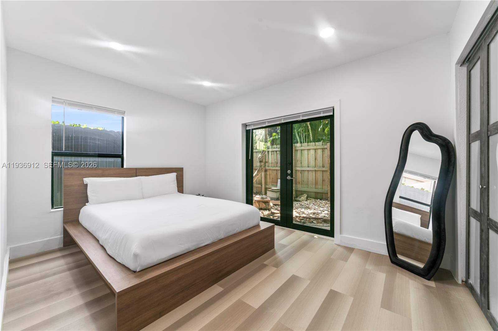   /  2886 кв.футов $ 2025-12-31 0 Фото