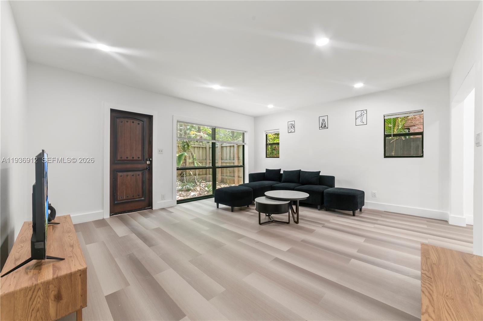   /  2886 кв.футов $ 2025-12-31 0 Фото