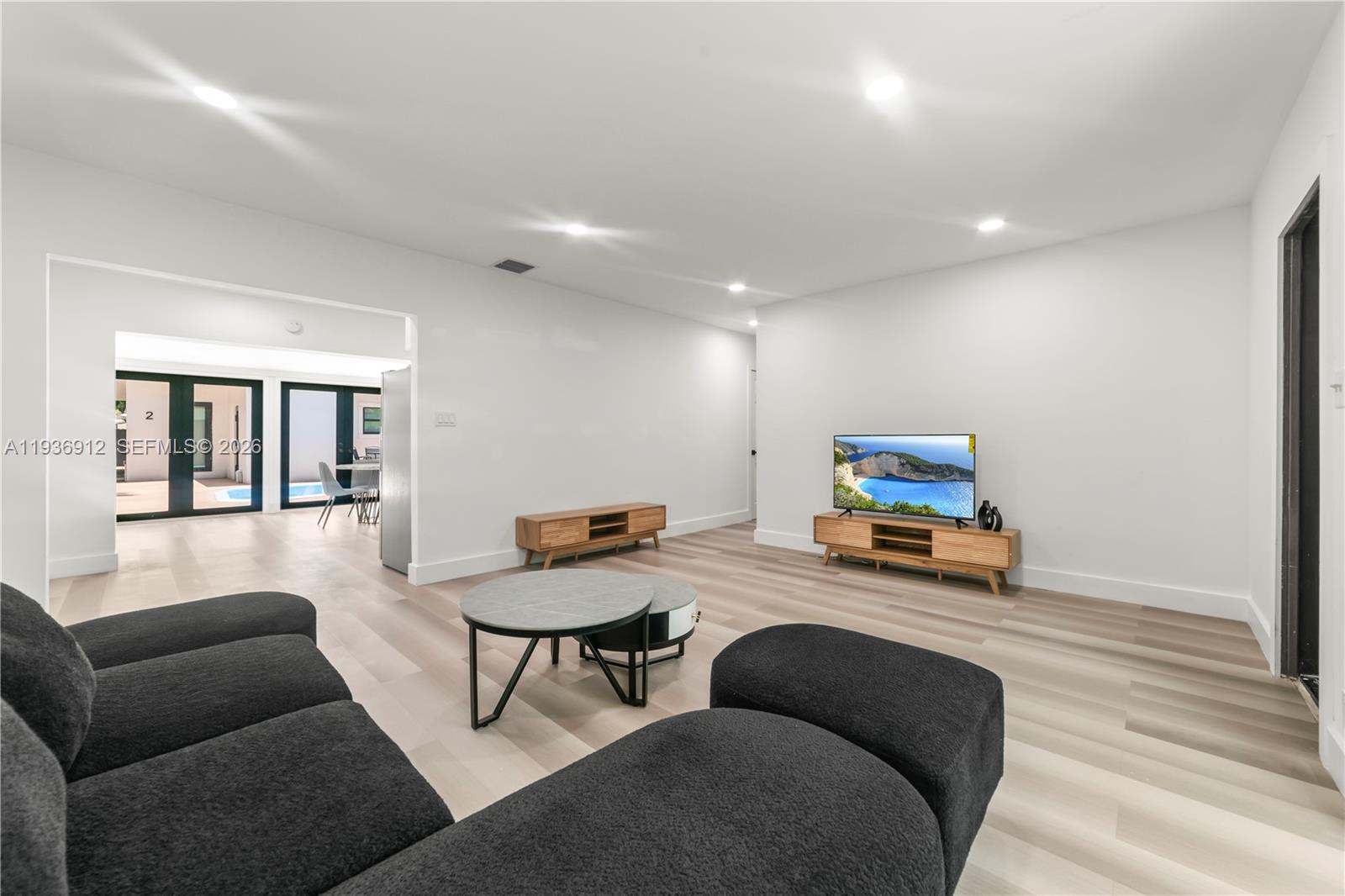   /  2886 кв.футов $ 2025-12-31 0 Фото