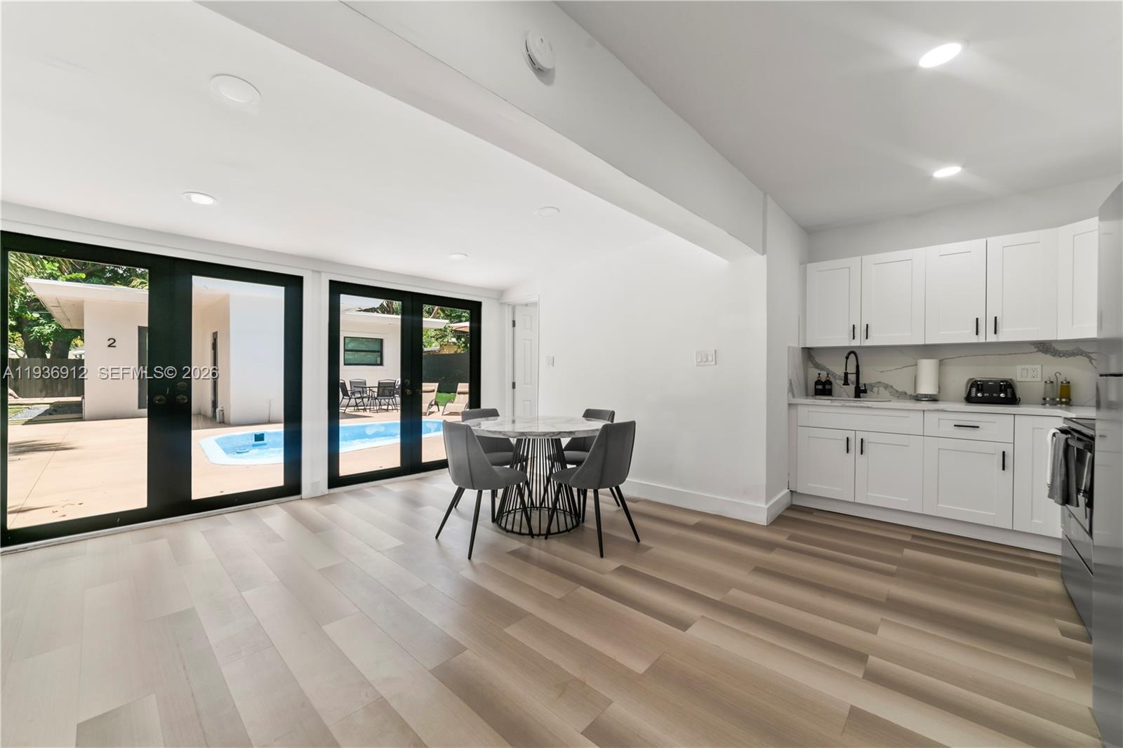   /  2886 кв.футов $ 2025-12-31 0 Фото