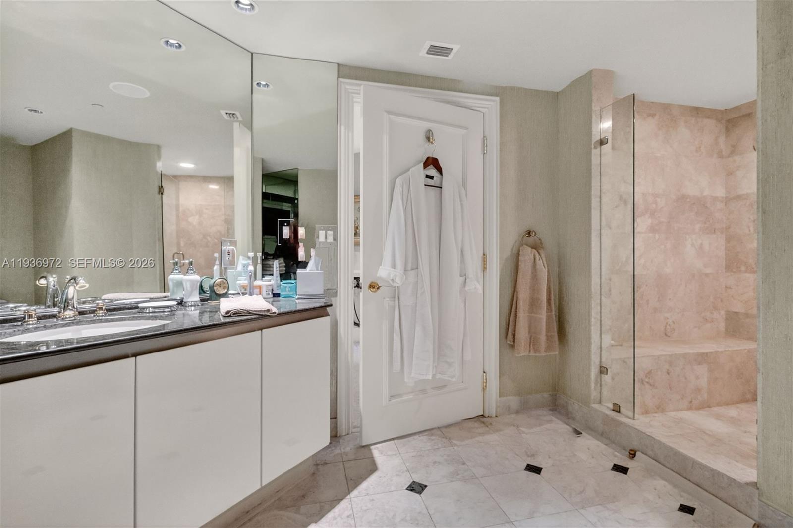 3006 4 / 5 4740 sq. ft. $ 2025-12-31 0 Photo