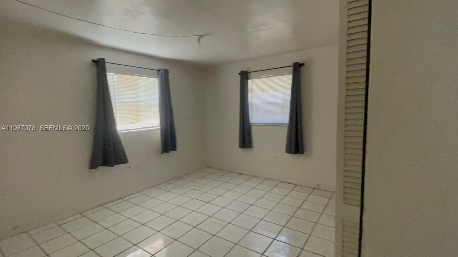 Подробнее / 1560 кв.футов $ 2025-12-31 0 Фото